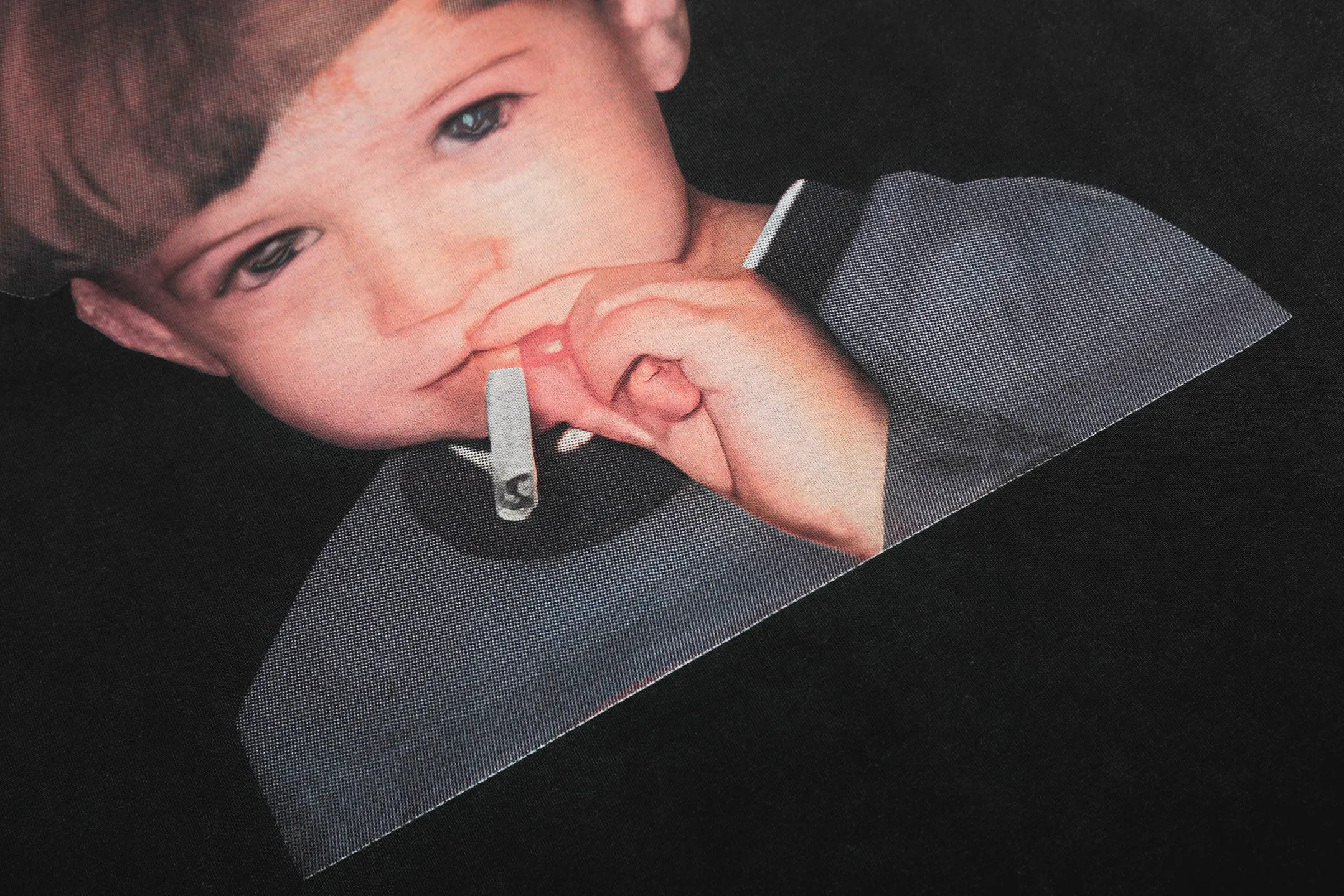 VT9208 P130💰 Saint Michael European and American Smoking Boy Portrait Retro Washed Old Short Sleeve T-shirt Small Neck Design White Ink Digital Direct Printing High Street Retro Heavy Duty Washed Vintage Short Sleeve Size: S M L XL